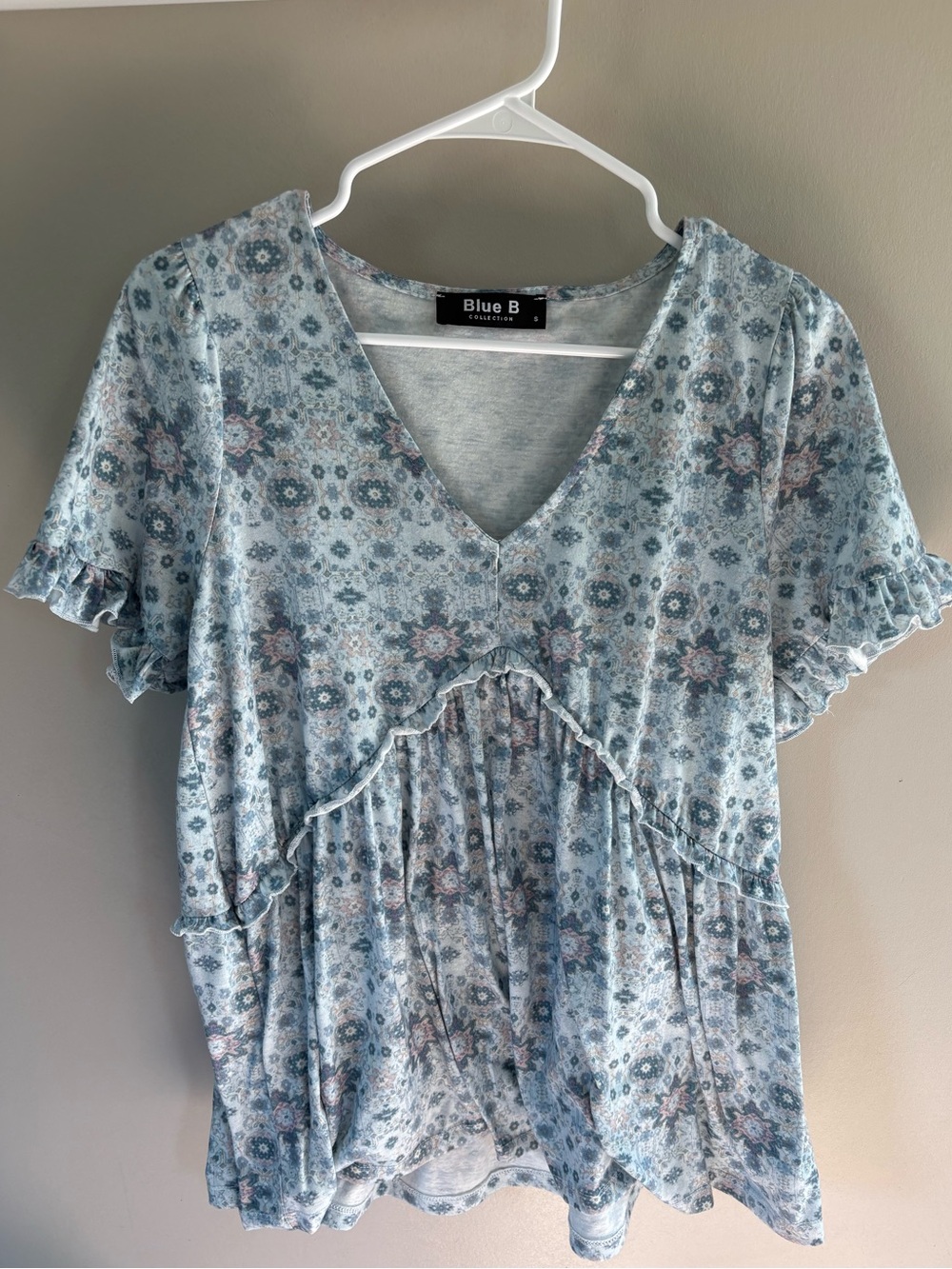 Women's Light Blue Floral V-Neck Ruffle Top